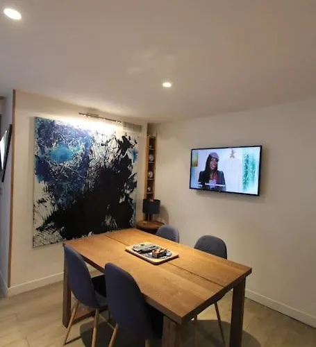 Apartment Jolie Avec Veranda Proche De La Place Des Lices