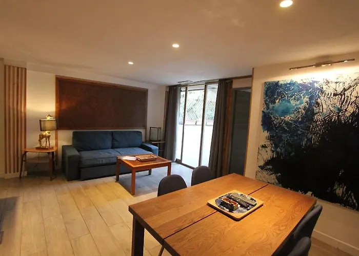 Jolie Avec Veranda Proche De La Place Des Lices *